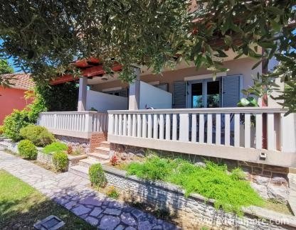 Vila Jadranka, Trokrevetni studio A3, privatni smeštaj u mestu Baošići, Crna Gora